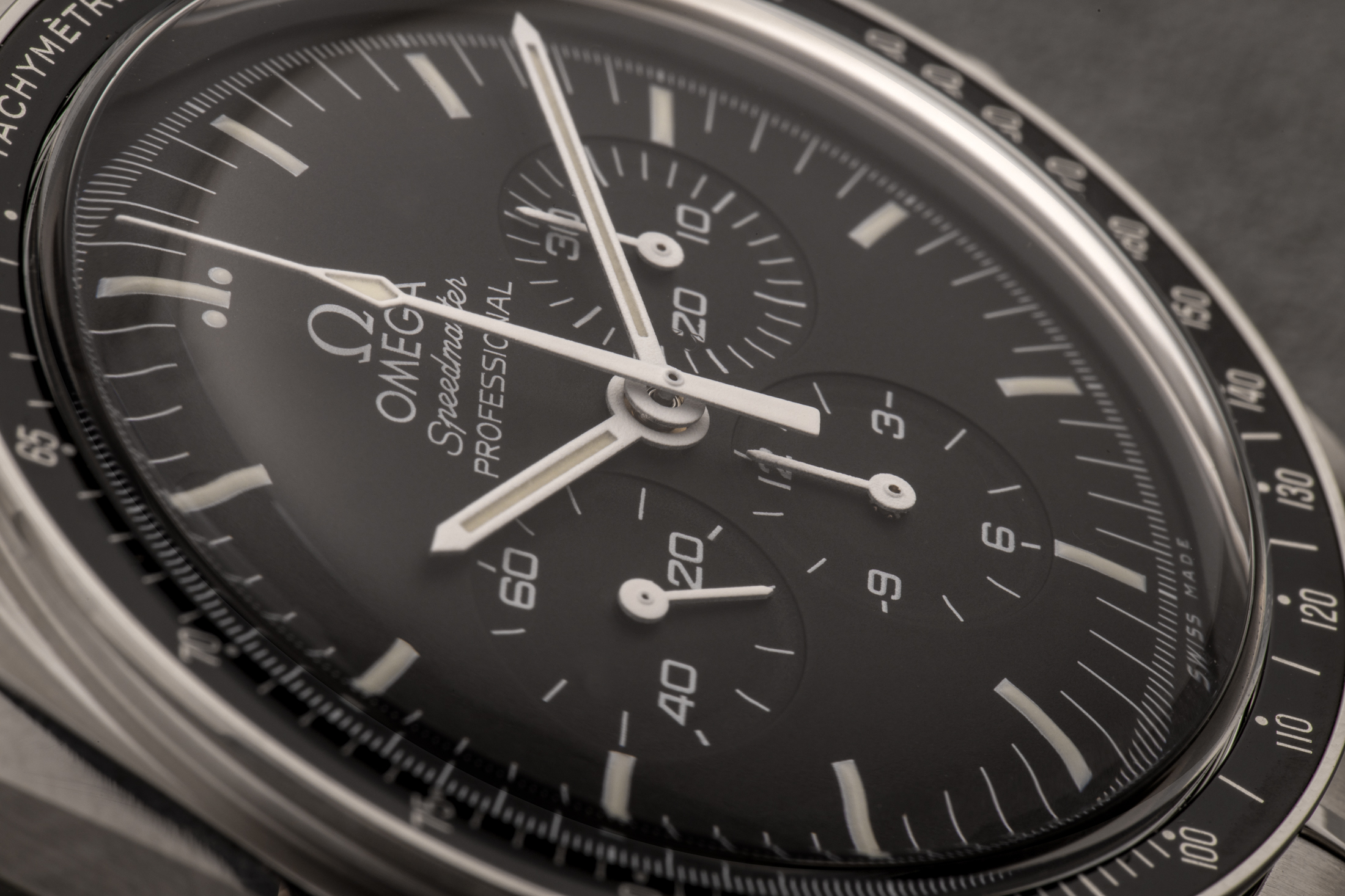 O que significa vidro mineral, cristal de safira e acrílico no relógio – diferenças, durabilidade, marcas e como escolher Image